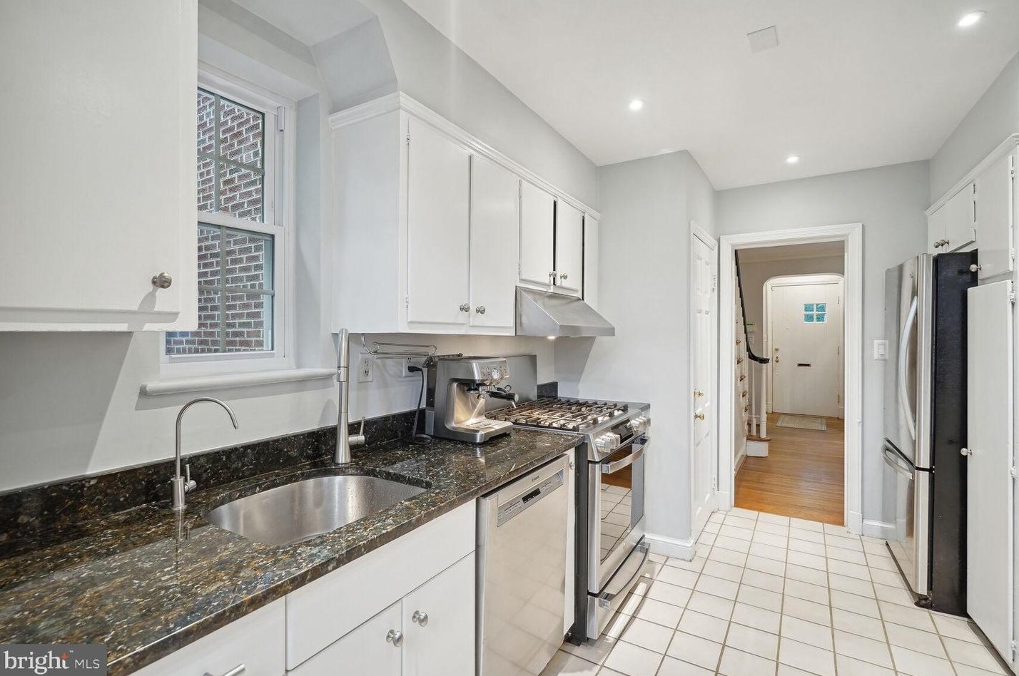 4615 Butterworth Pl, Washington DC 20016-4457 exterior