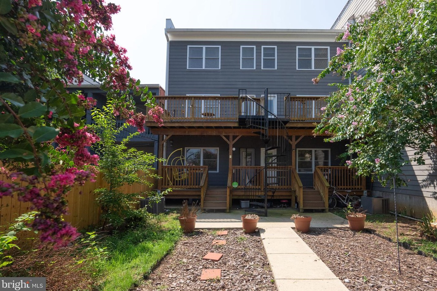 1816 D St, Washington DC  20003-2412 exterior