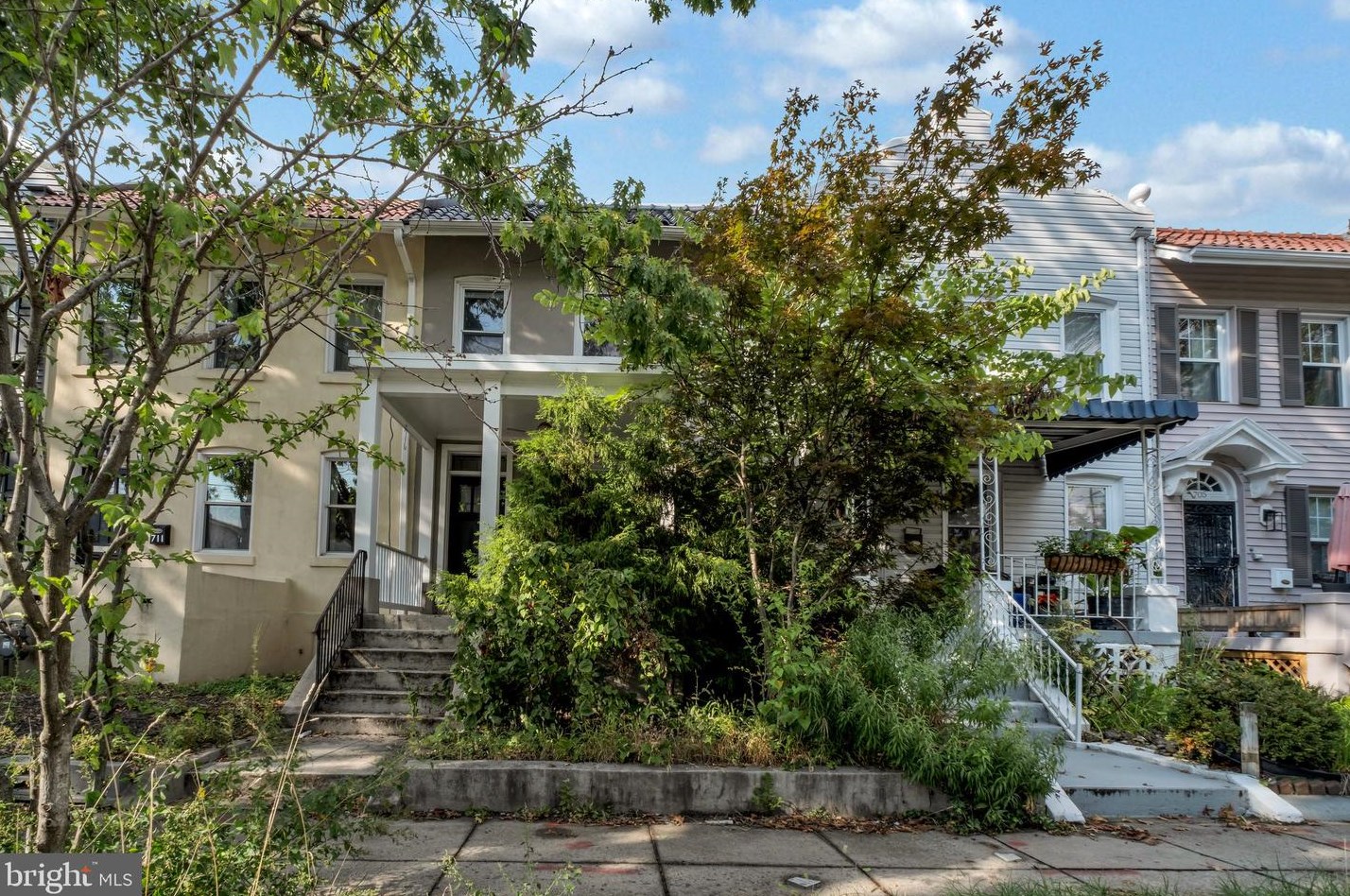 709 Shepherd St, Washington, DC 20011-7925