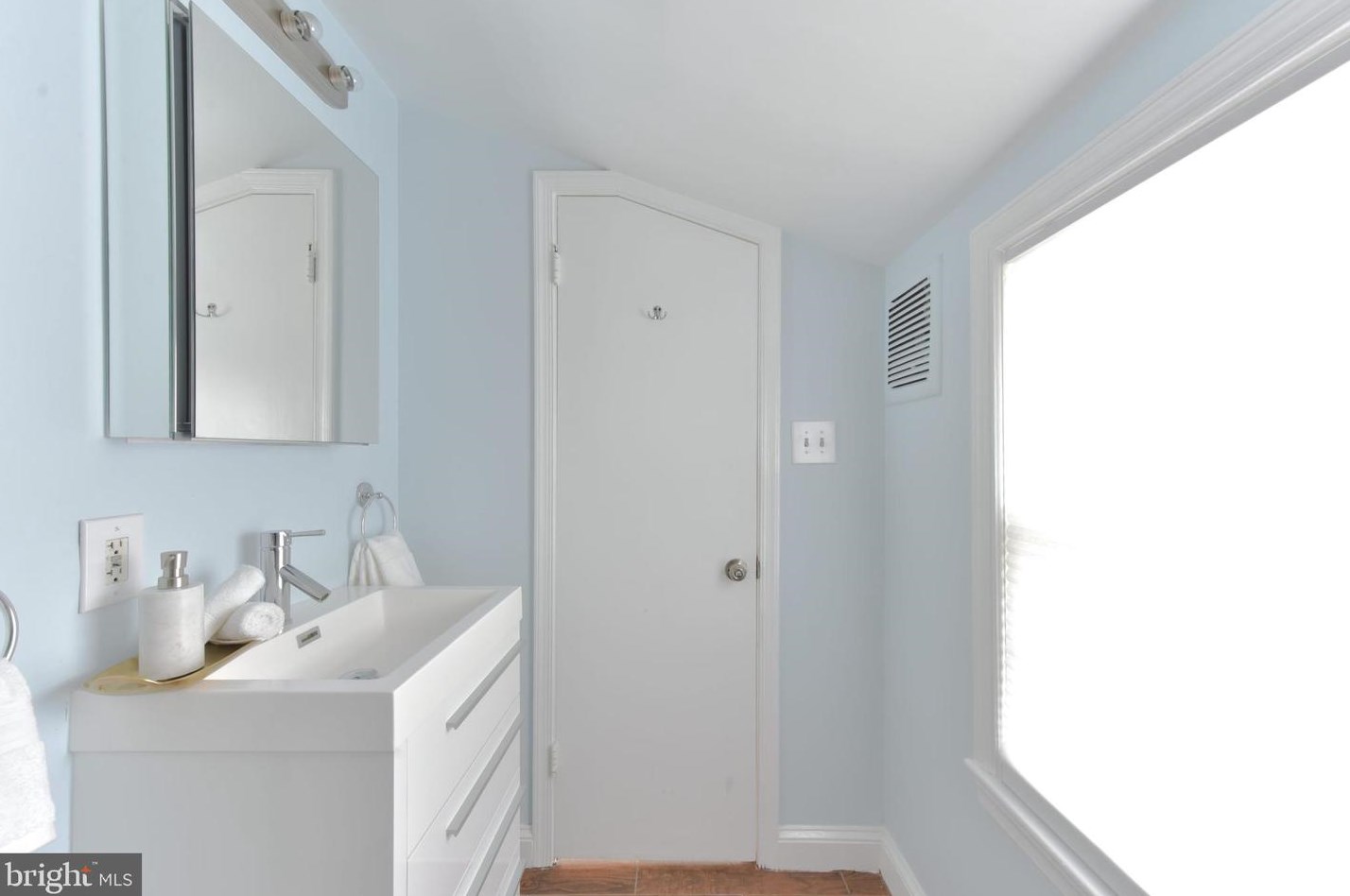 4525 Macomb St, Washington DC 20016-2752 exterior