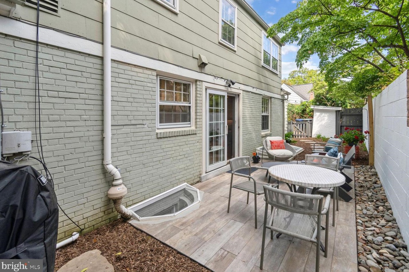 4525 Macomb St, Washington DC 20016-2752 exterior