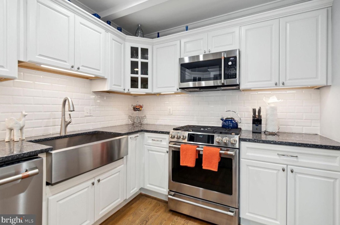 4525 Macomb St, Washington DC 20016-2752 exterior