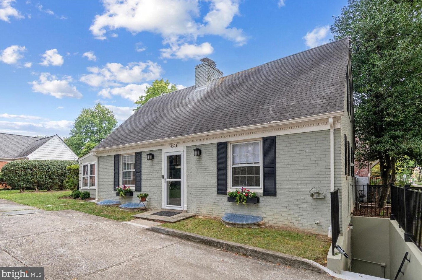 4525 Macomb St, Washington, DC 20016-2752