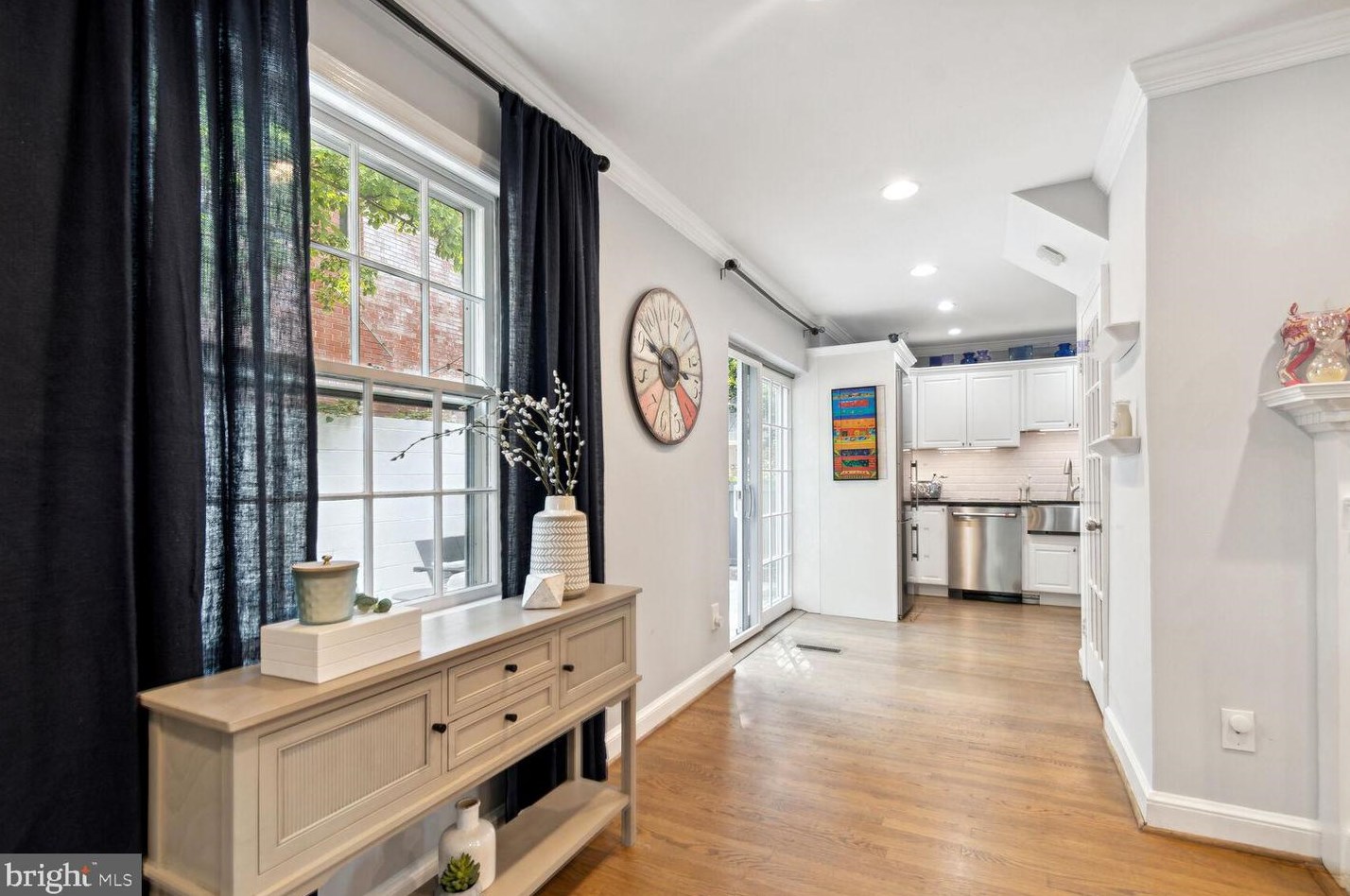 4525 Macomb St, Washington DC 20016-2752 exterior