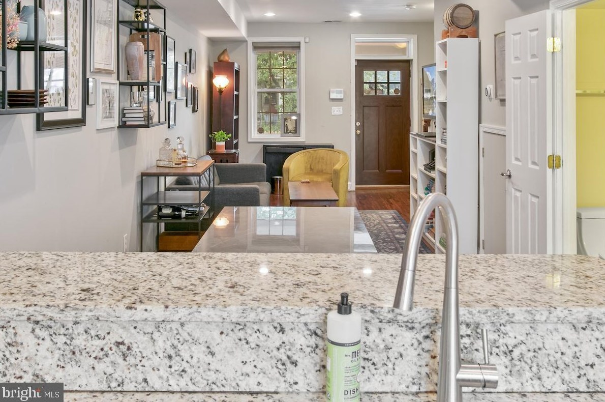 1842 L St, Washington DC 20002-3024 exterior