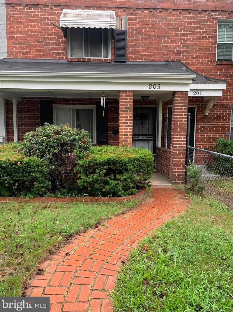 203 33rd St, Washington, DC 20019-1307