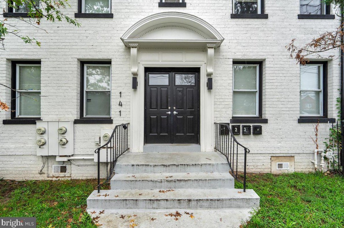 141 36th St, Washington, DC 20019-2616