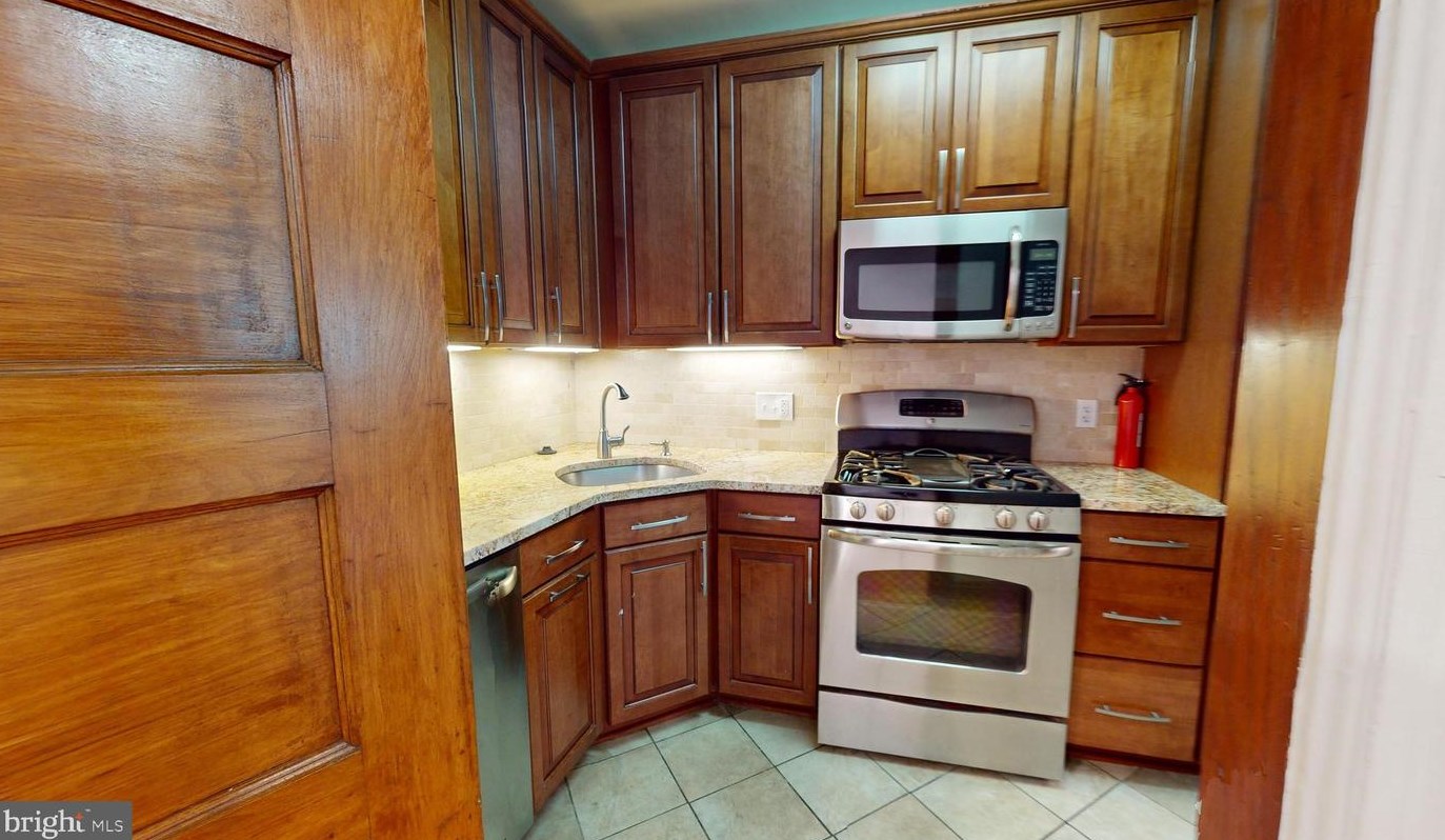 1305 E St, Washington, DC 20002-3006