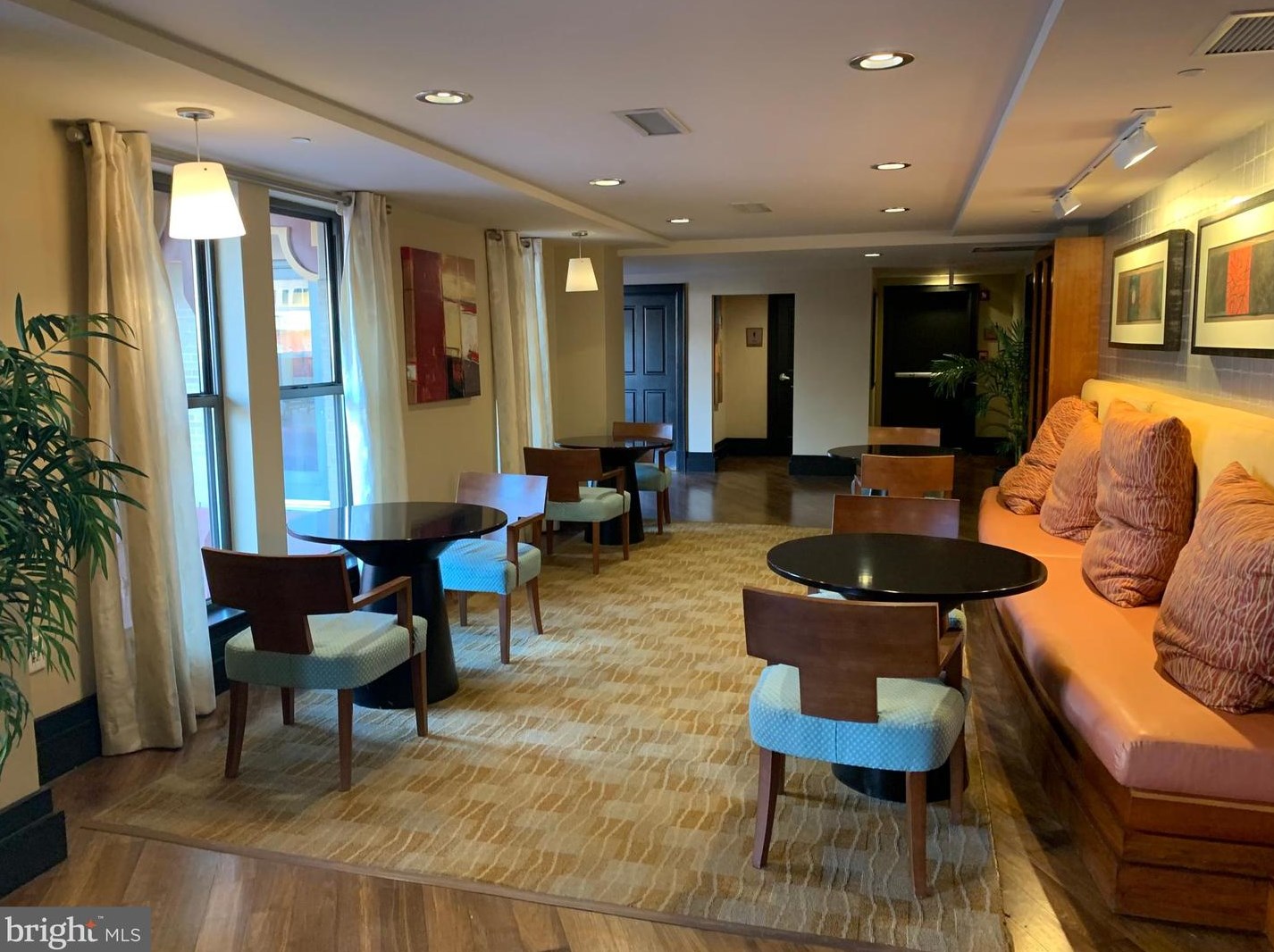 777 7th St, Washington DC  20001-3715 exterior