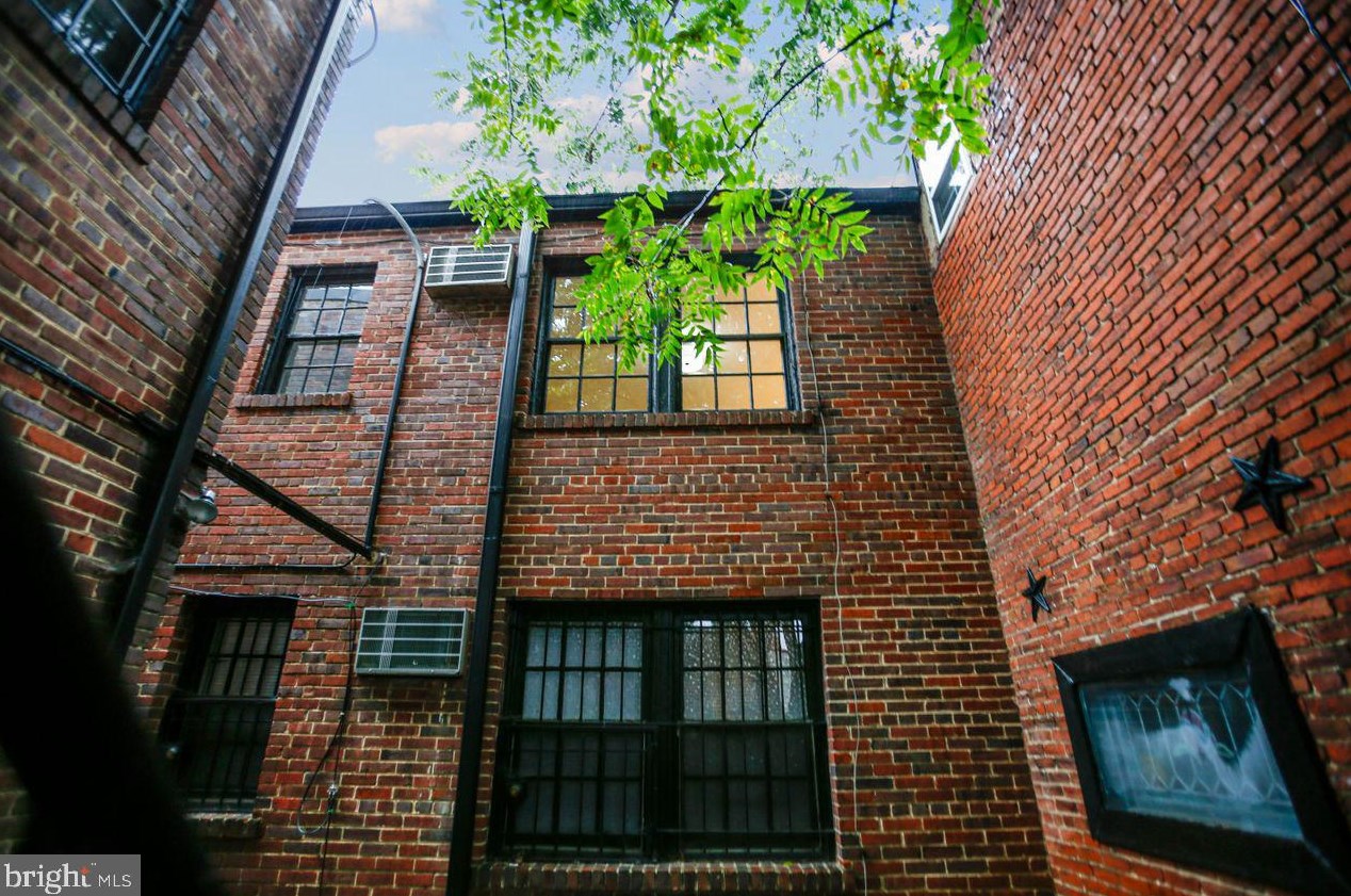 401 A St, Washington DC 20003-3806 exterior