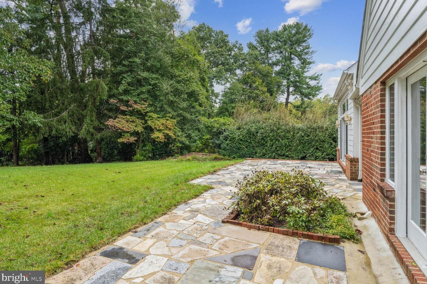 2354 King Pl, Washington DC 20007-1029 exterior