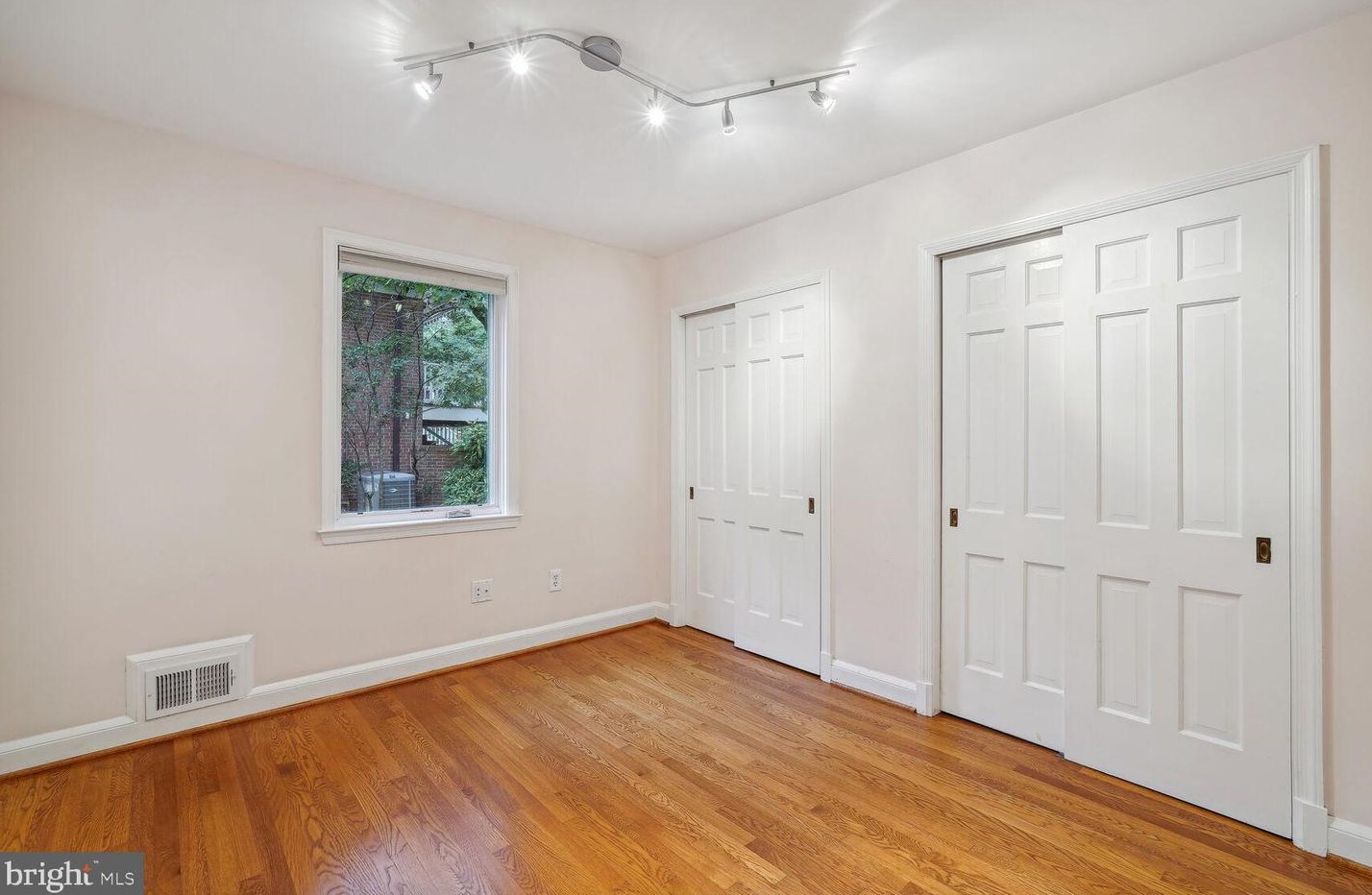 2354 King Pl, Washington DC 20007-1029 exterior