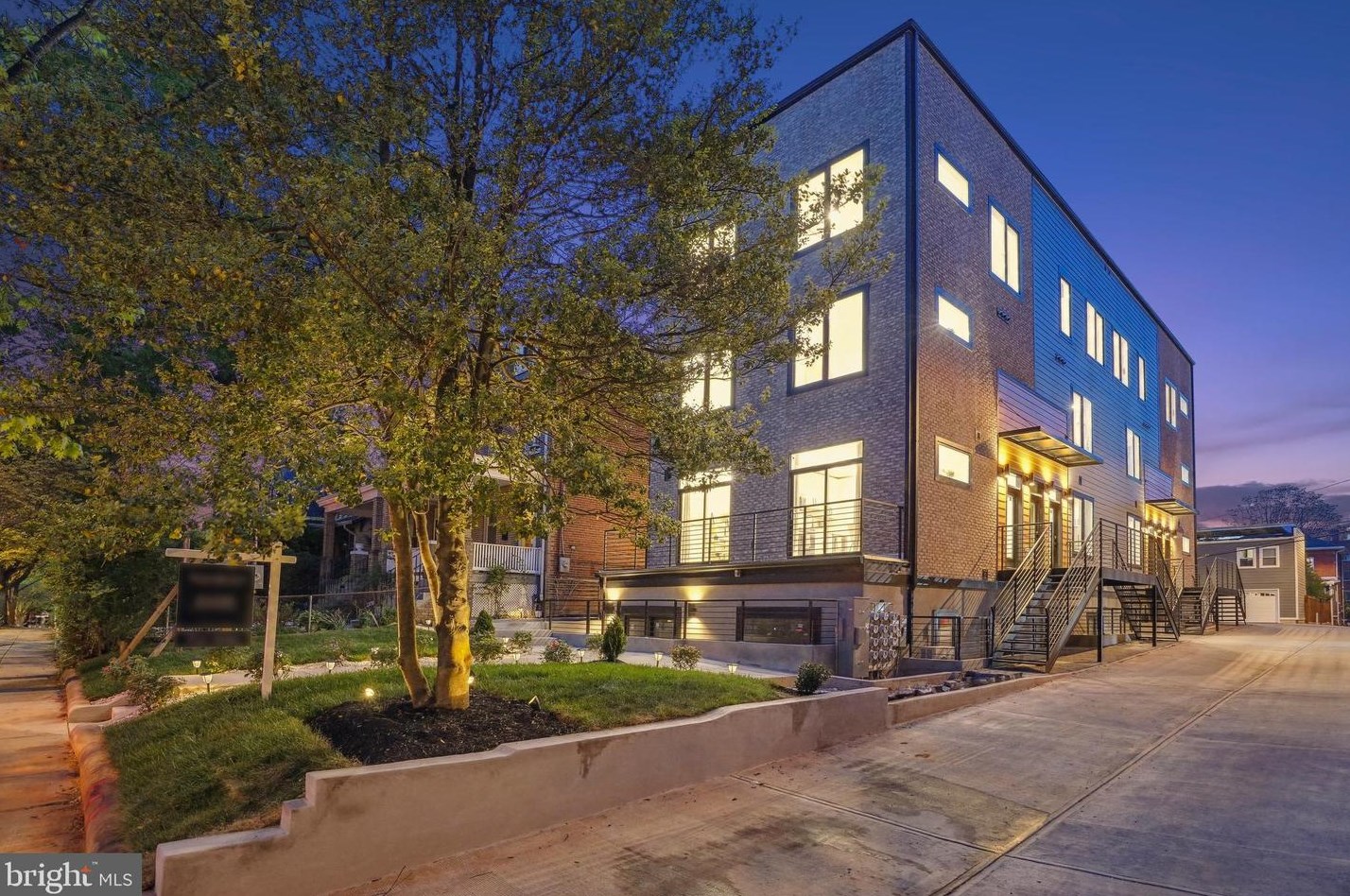 1307 Longfellow St, Washington, DC 20011-3517