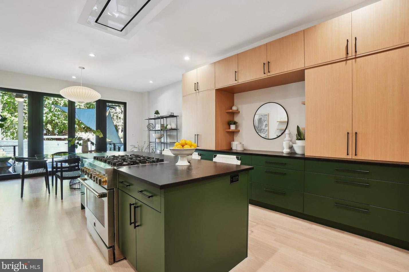 1334 Independence Ave, Washington DC 20003-2365 exterior