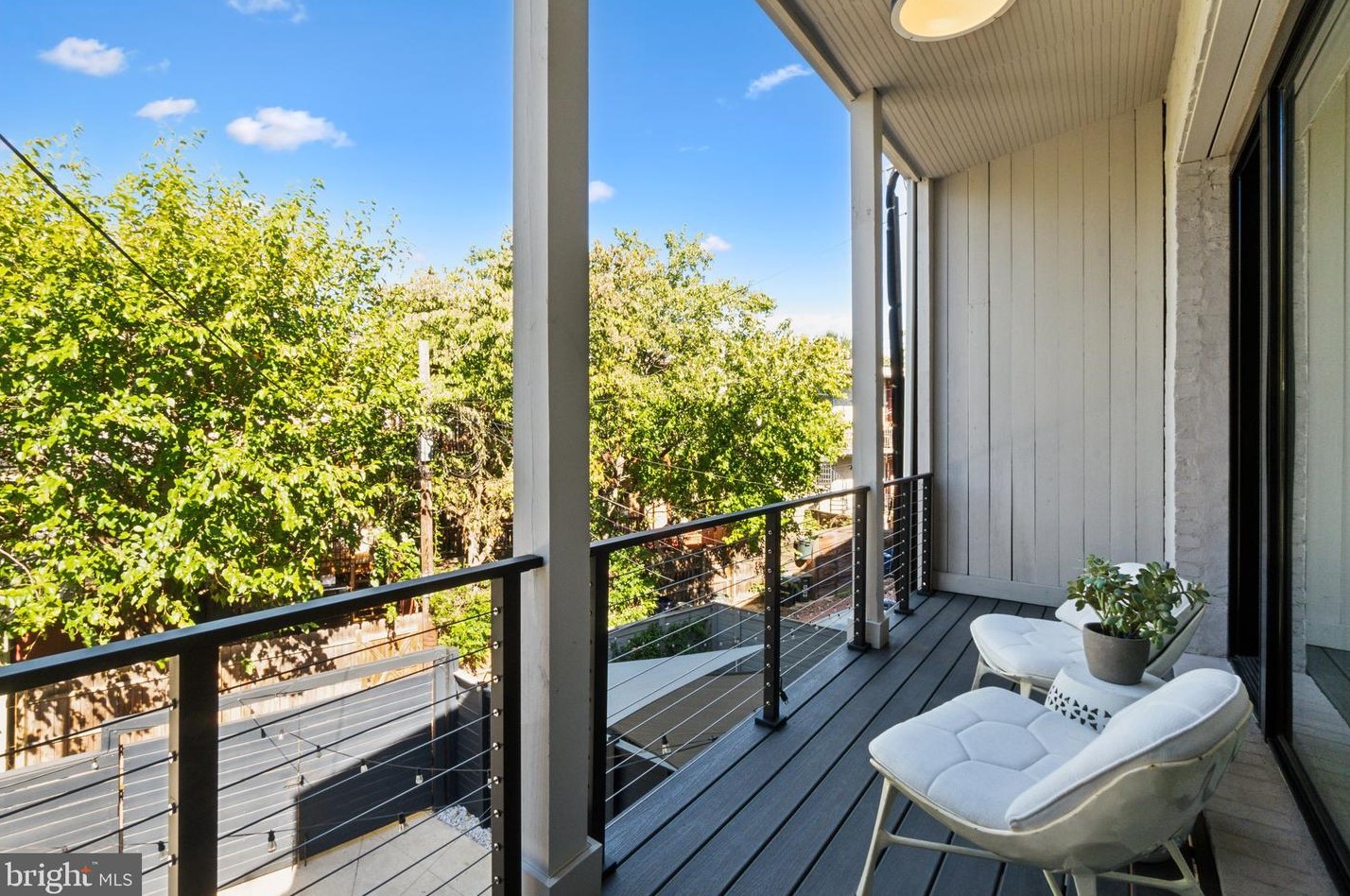 1334 Independence Ave, Washington DC 20003-2365 exterior