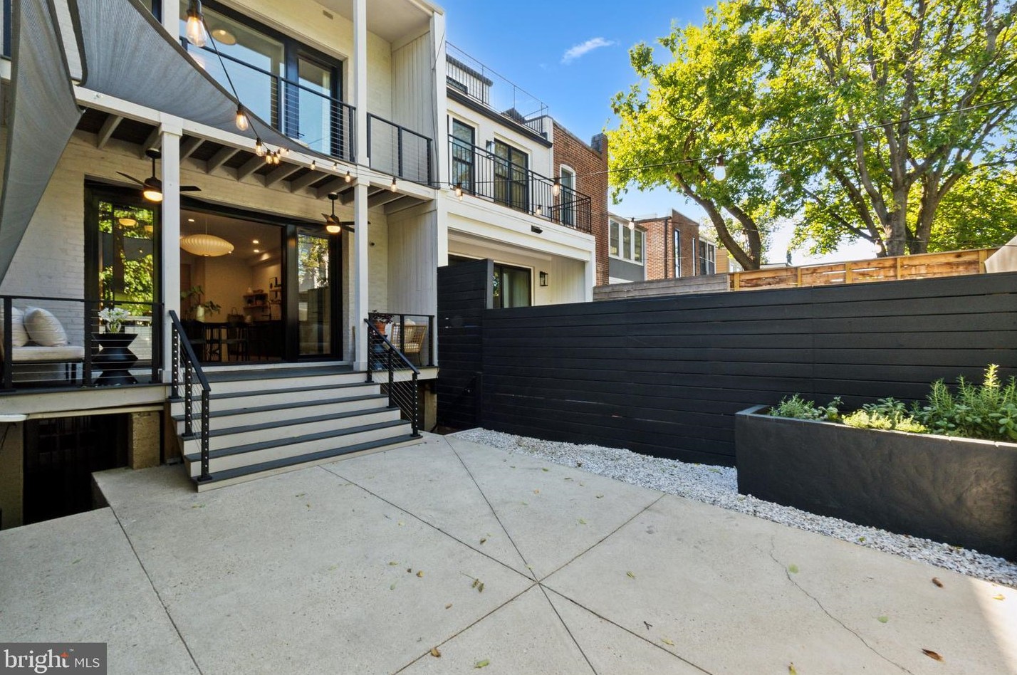 1334 Independence Ave, Washington DC 20003-2365 exterior