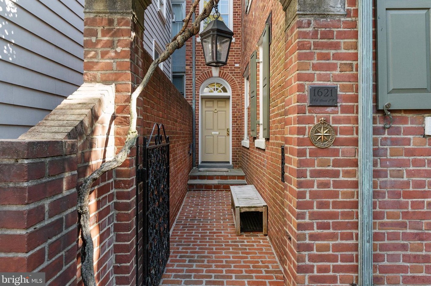 1621 34th St, Washington, DC 20007-2711