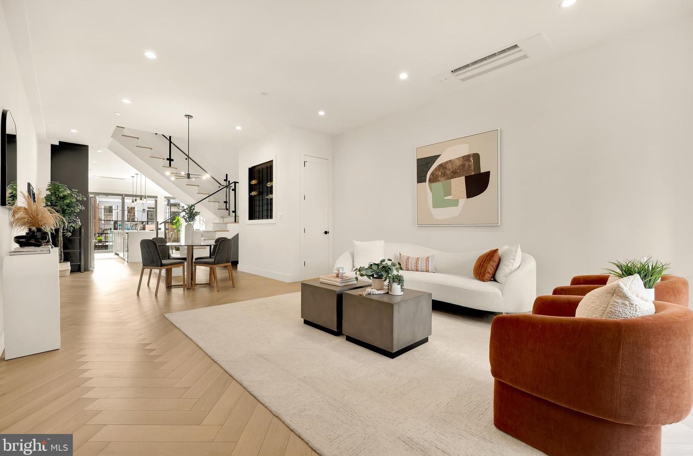 46 R St, Washington, DC 20024-3419