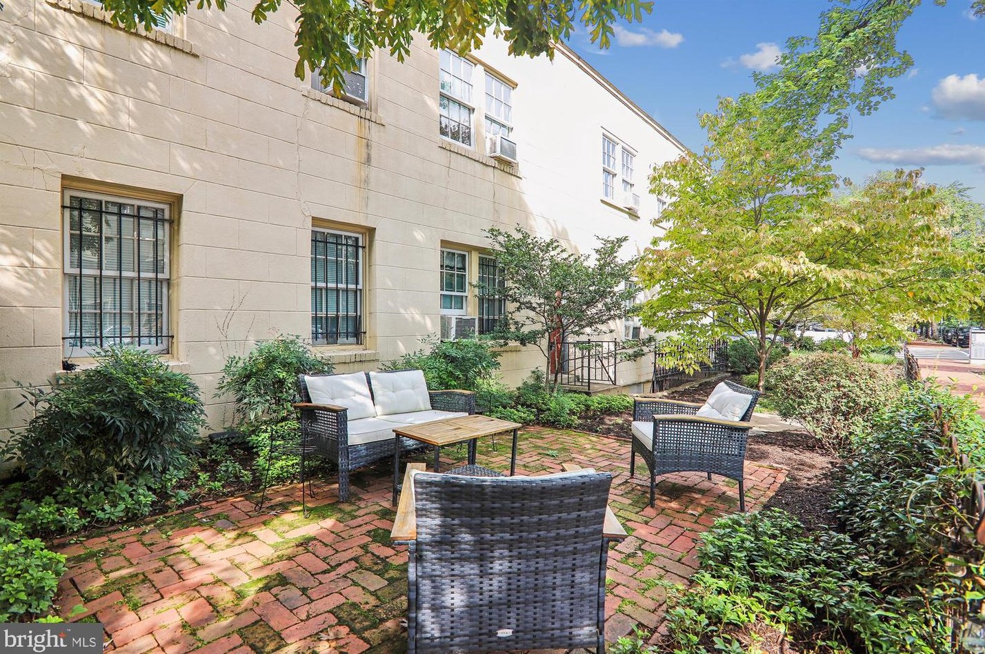 821 Capitol St, Washington, DC 20003-1347