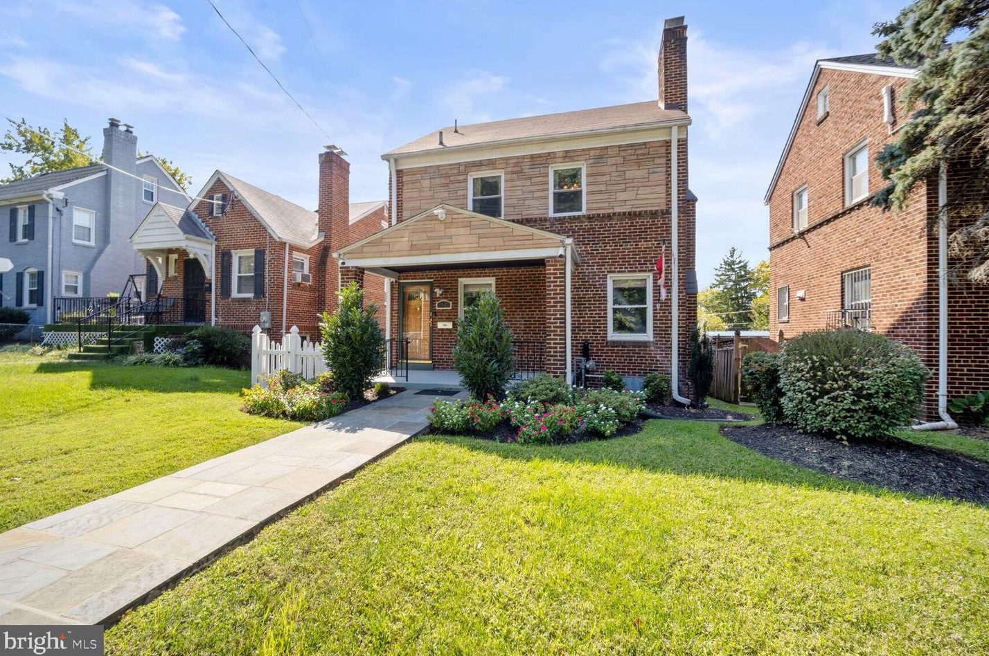2405 Randolph St, Washington, DC 20018-3135