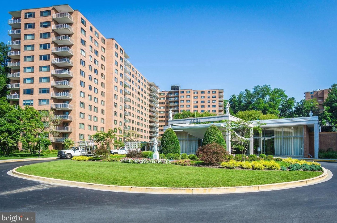 4201 Cathedral Ave, Washington DC  20016-4901 exterior