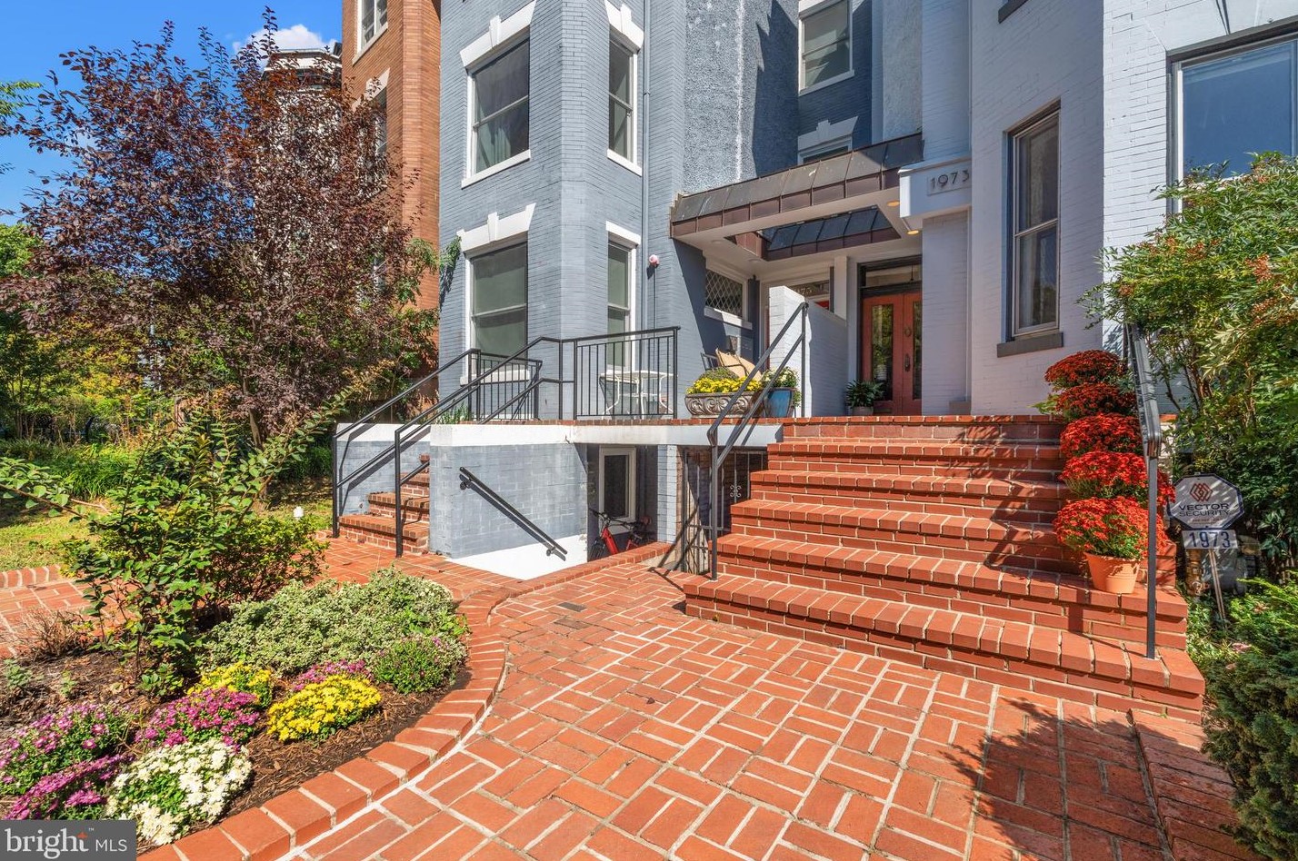 1973 Biltmore St, Washington, DC 20009-1509