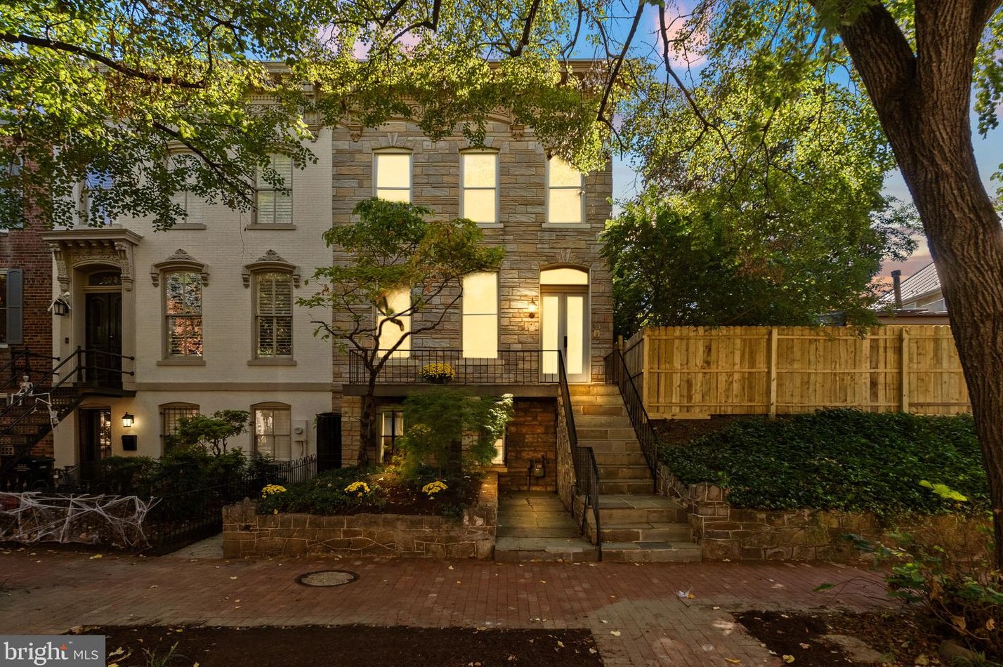 407 D St, Washington, DC 20003-2054