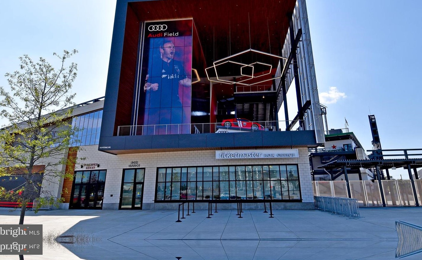 700 7th St, Washington DC  20001-3716 exterior