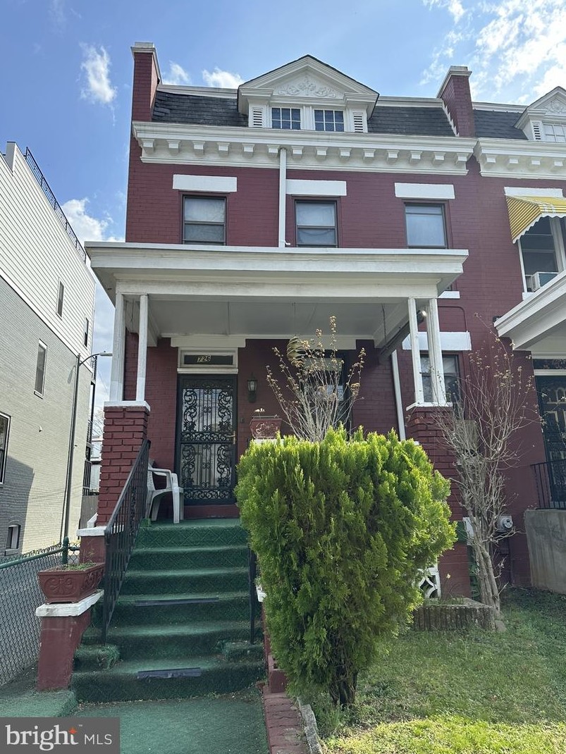 726 Taylor St, Washington, DC 20017-2005