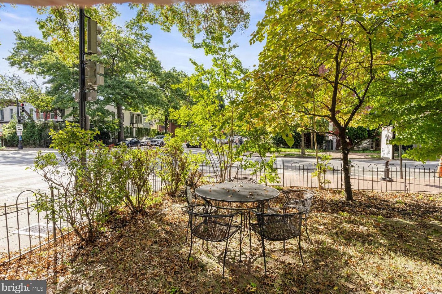 1900 15th St, Washington DC  20020-4819 exterior