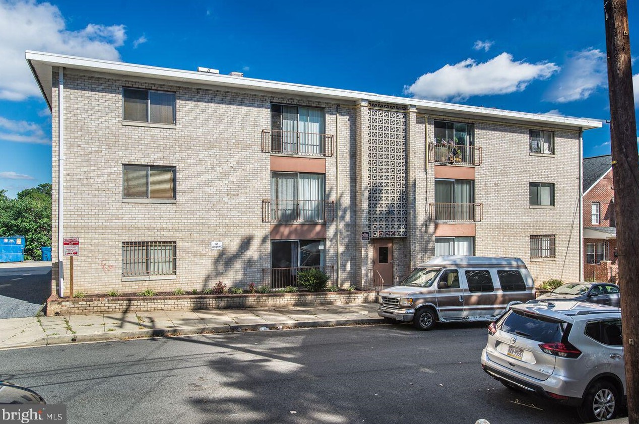 5120 Astor Pl Se #303, Washington, DC 20019