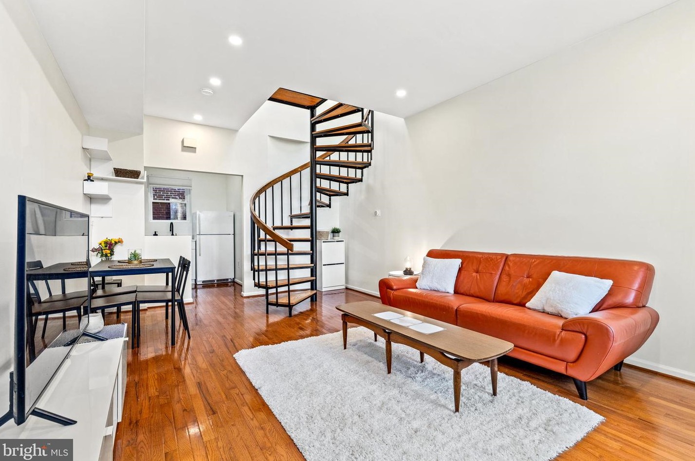 704 I St, Washington, DC 20003-2822