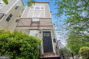 1377 K St SE, Washington, DC 20003 - Photo 2