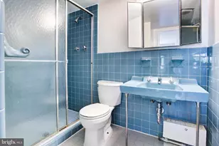 4201 Cathedral Ave NW, Washington, DC 20016 - Photo 36