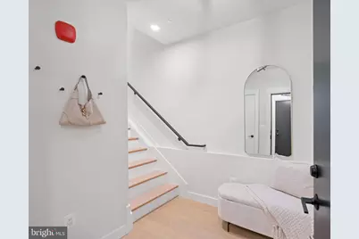 733 8th Street SE #301, Washington, DC 20003 - Photo 2