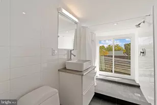 633 E St SE, Washington, DC 20003 - Photo 40