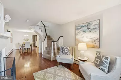 1239 30th Street NW, Washington, DC 20007 - Photo 2