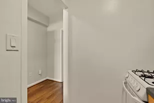 1 Scott Cir NW, Washington, DC 20036 - Photo 8