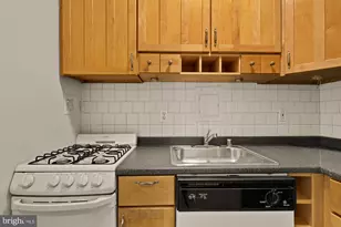 1 Scott Cir NW, Washington, DC 20036 - Photo 4