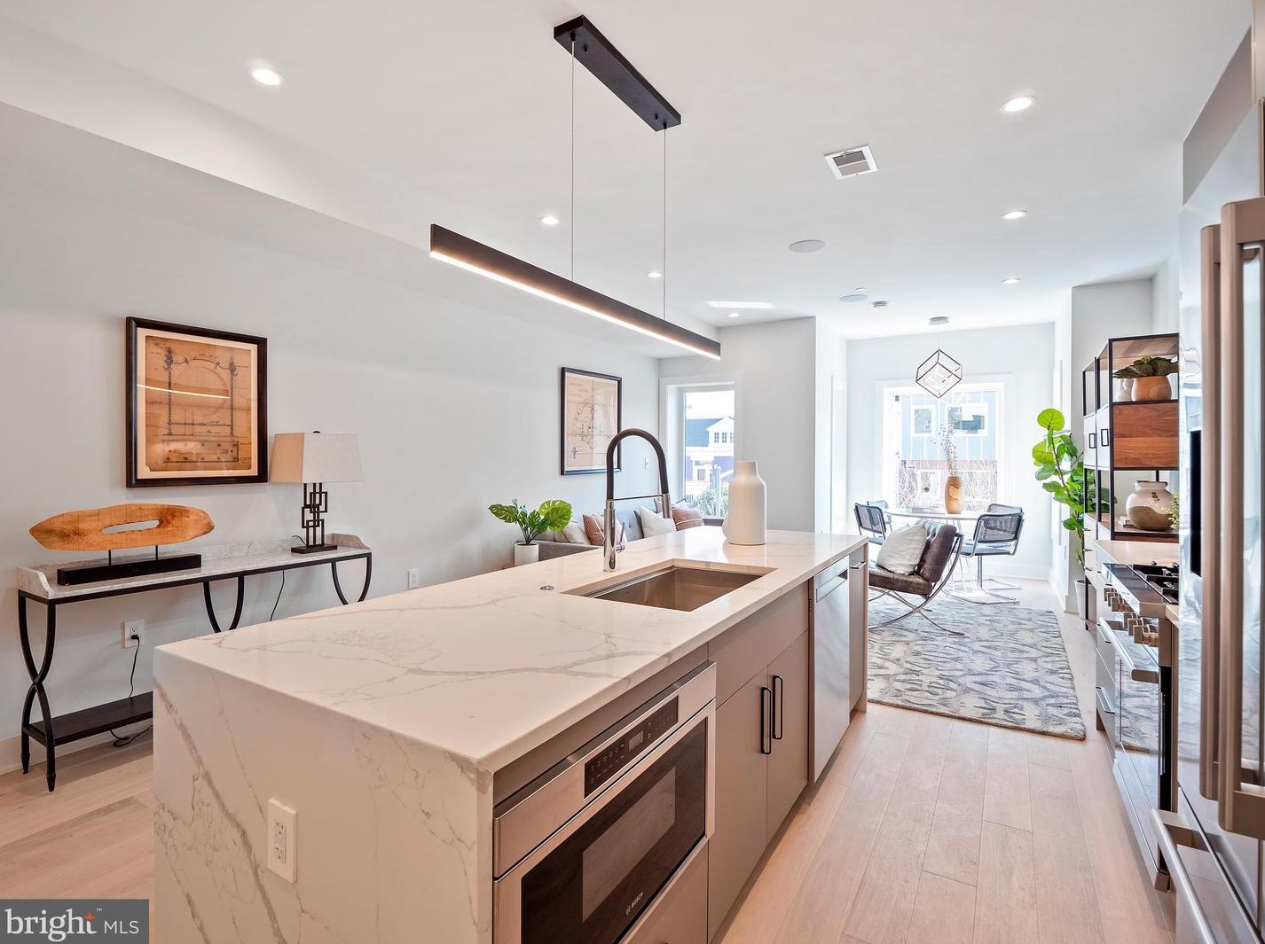 2466 Ontario Rd, Washington, DC 20009-2705