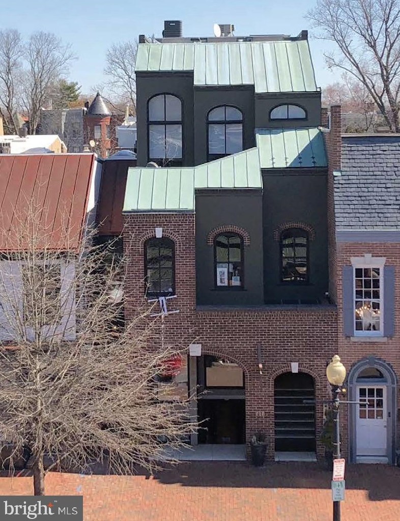 218 7th St, Washington DC  20003-4321 exterior