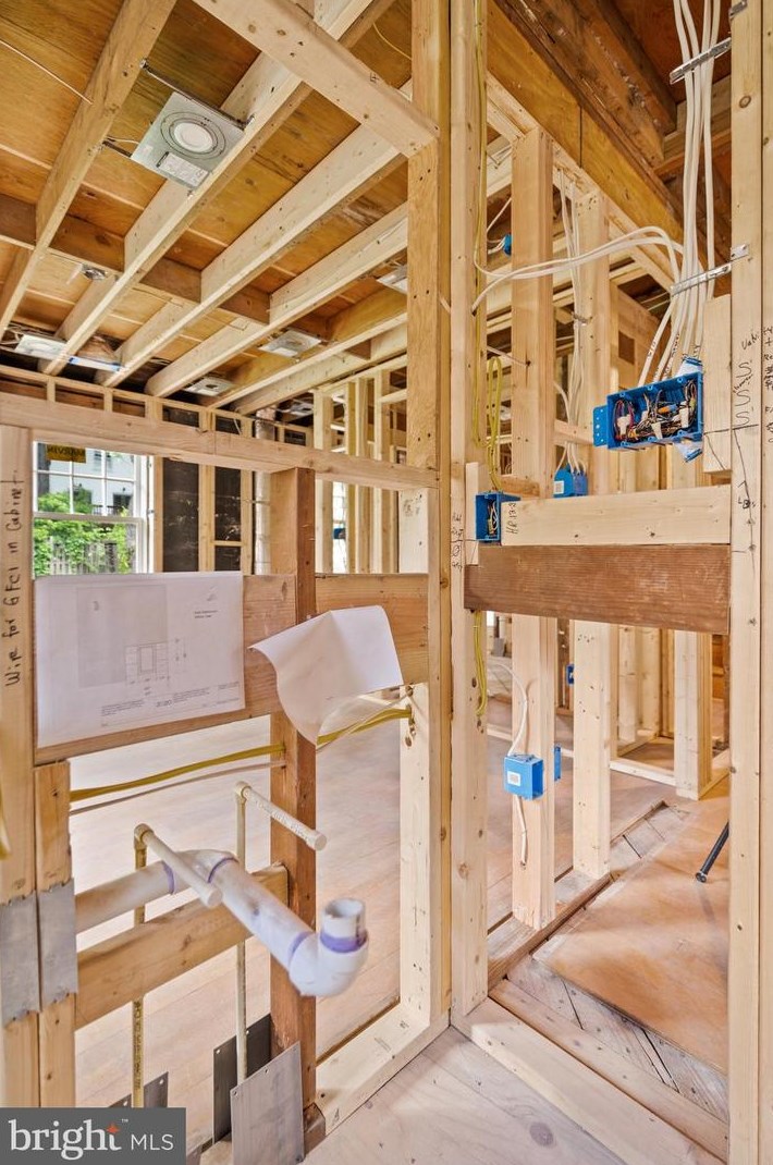 5121 Klingle St, Washington DC  20016-2654 exterior