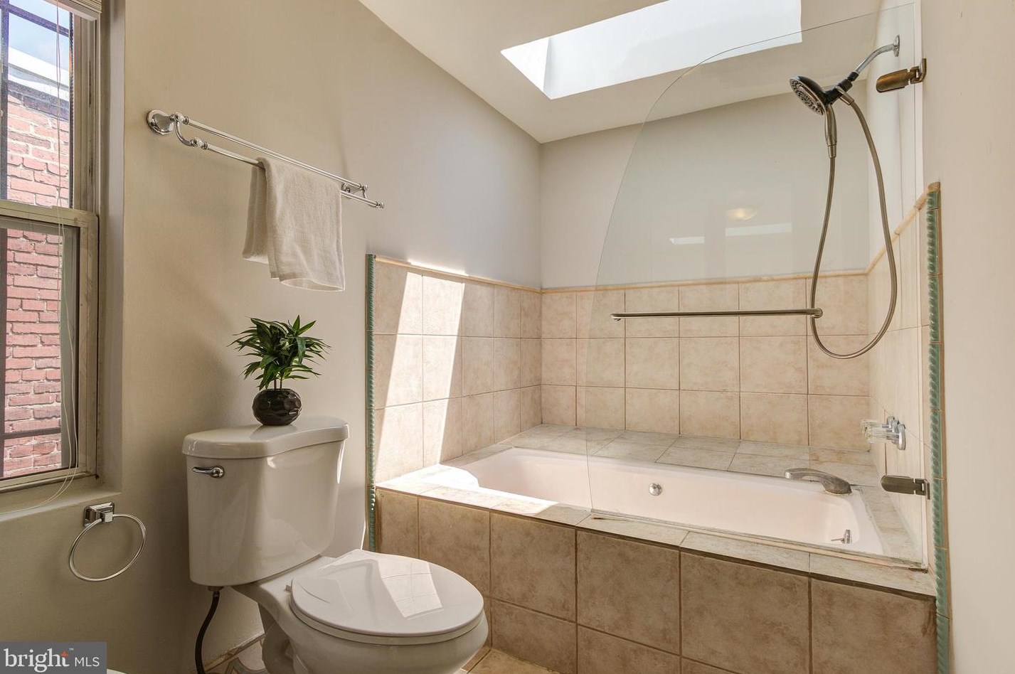 2617 13th St, Washington DC 20009-5359 exterior