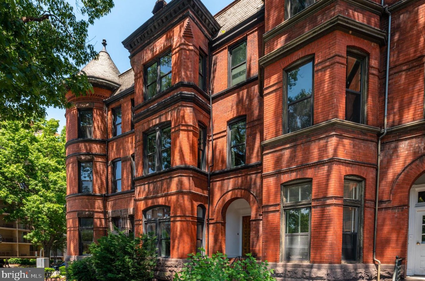 2211 Washington Cir Nw, Washington, DC 20037