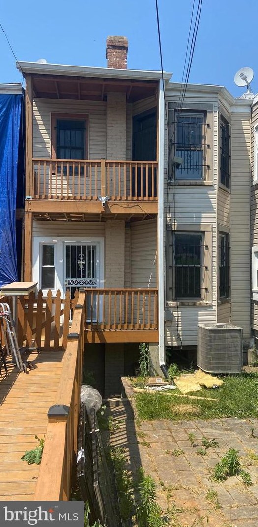 1753 A St, Washington DC  20003-1618 exterior
