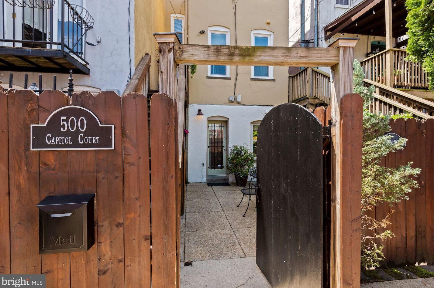 212 E St, Washington DC  20002-4923 exterior