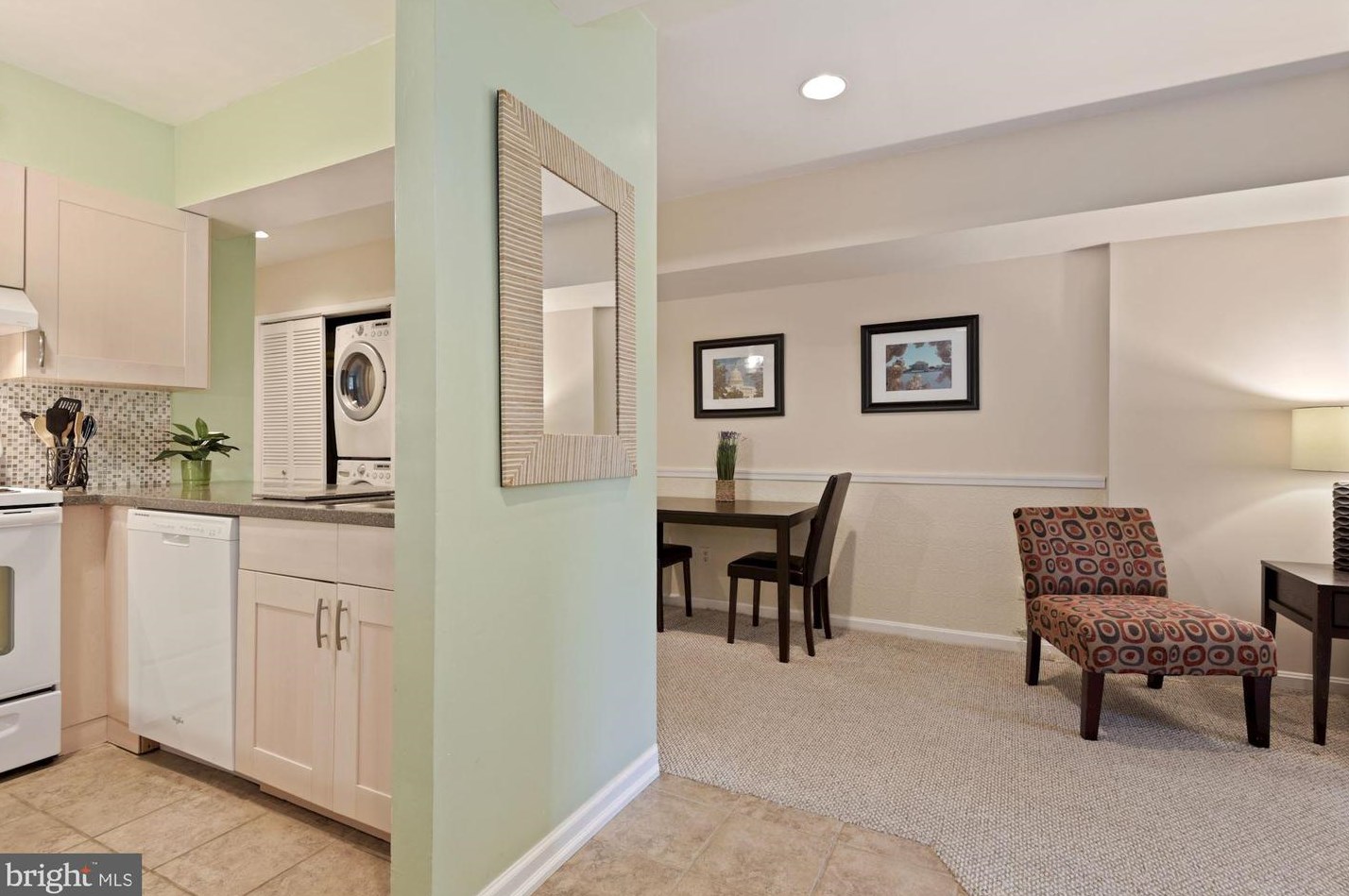 212 E St, Washington DC  20002-4923 exterior