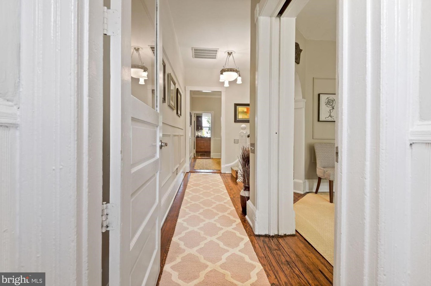 212 E St, Washington DC  20002-4923 exterior