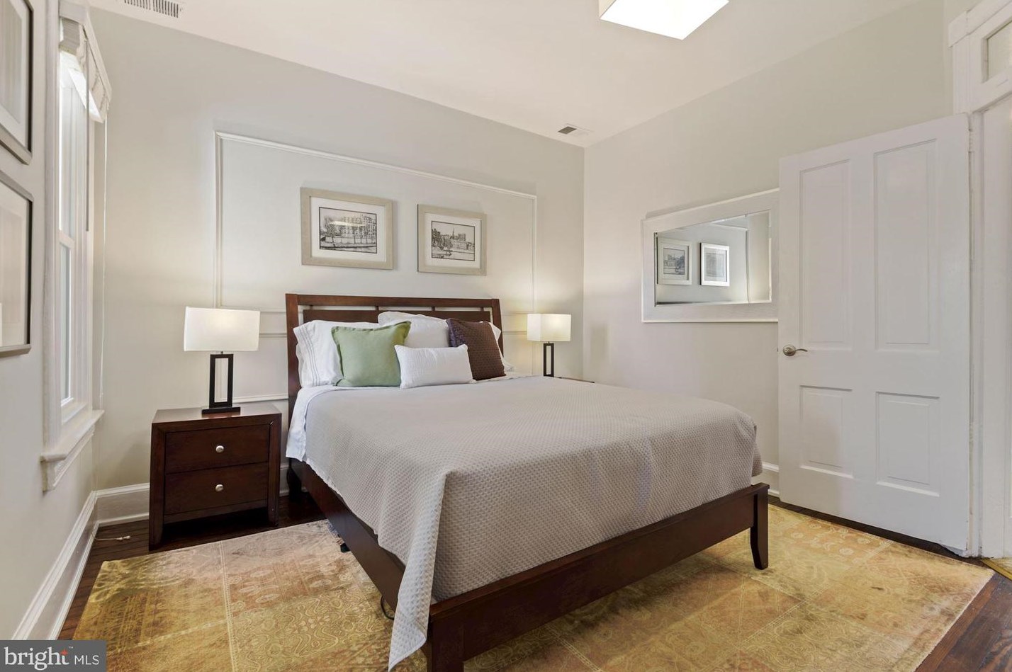 212 E St, Washington DC  20002-4923 exterior