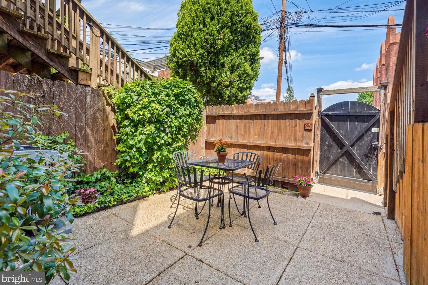 212 E St, Washington DC  20002-4923 exterior